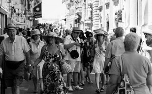 Gruppo di turisti a La Valletta per le strade della capitale.